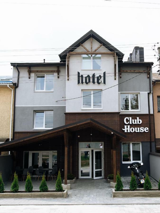 Clubhouse Hotel Ivano-Frankivsk Buitenkant foto