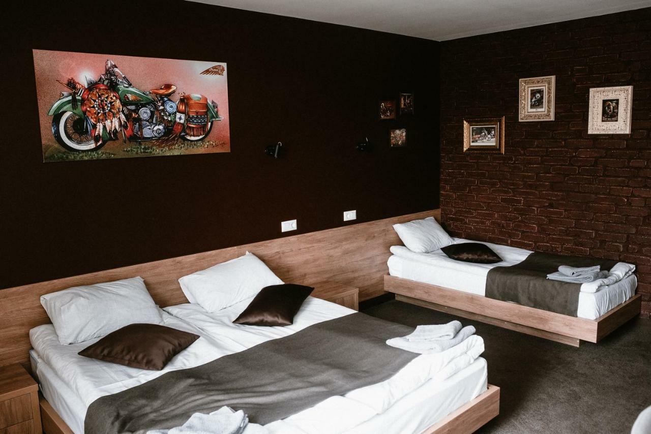 Clubhouse Hotel Ivano-Frankivsk Buitenkant foto